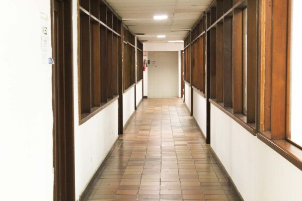 PASILLO INTERNO TERCER PISO